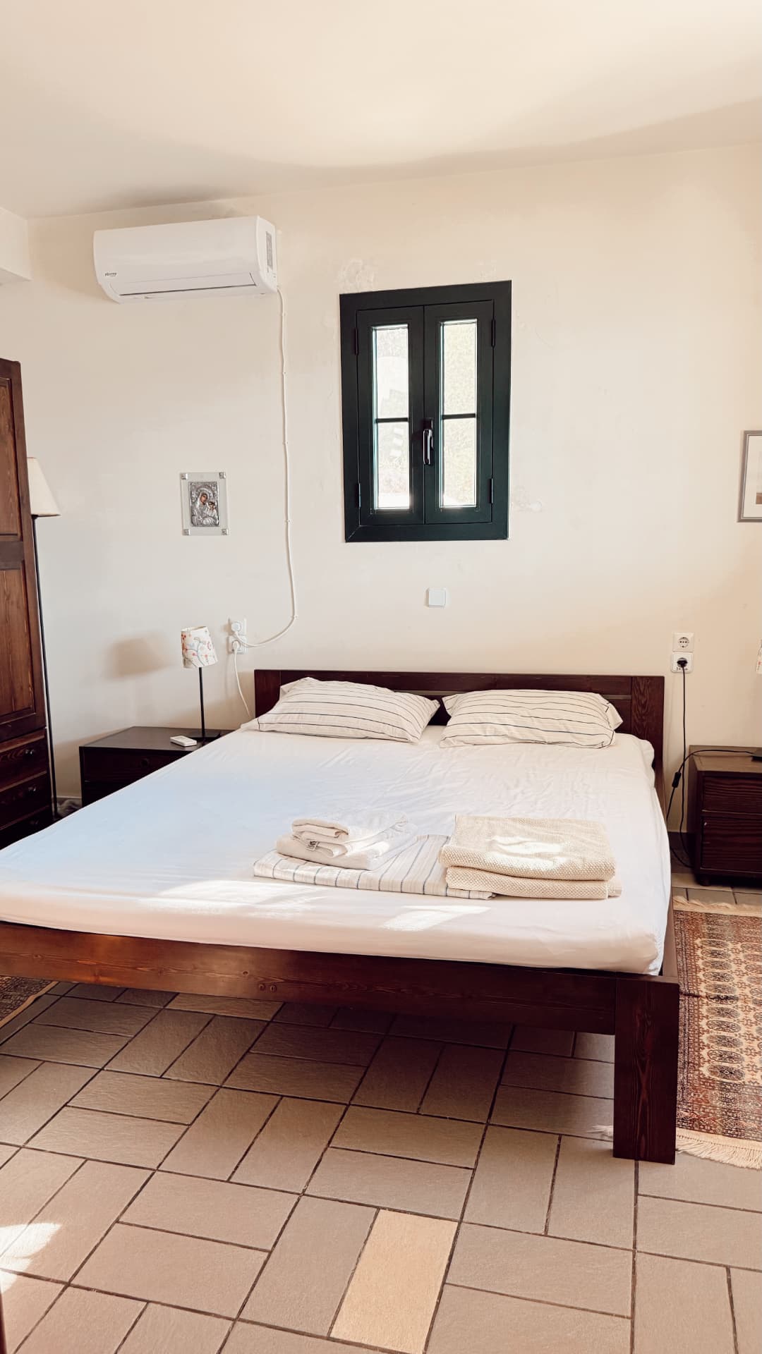 Ground-floor master bedroom, closer view with fresh towels laid out